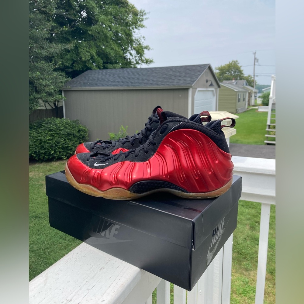 Nike Air Foamposite Metallic Red size 10 mens